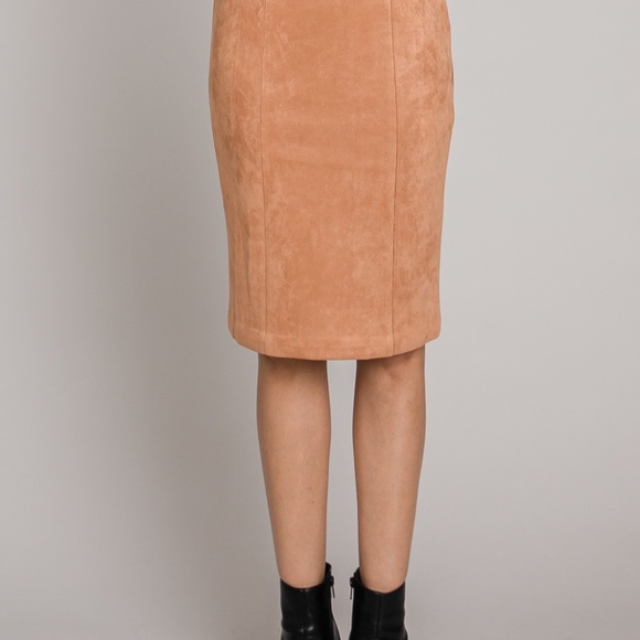 Stretch Butter Suede Fitted Skirt Nude Rose - Picture 4 of 4